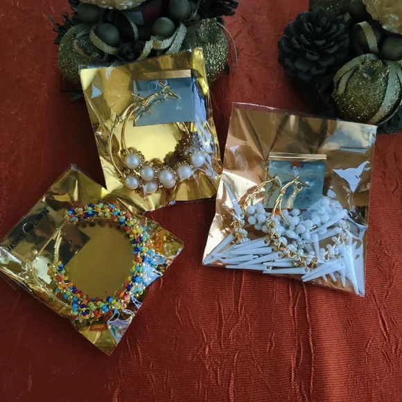 Fancy earings each for 300rs - Picture 3 of 6